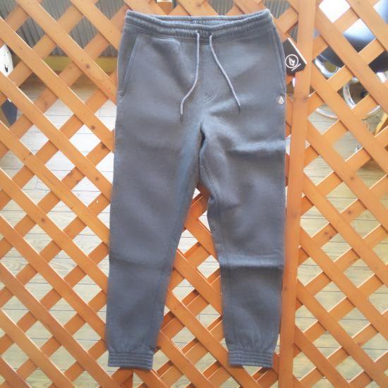 VOLCOM ボルコム 【SINGLE STONE FLEECE PANT】 ダークグレー Ssize 新品正規 スウェットパンツ 裏起毛 -  横乗り系PROSHOP・スポランです。自然を相手に楽しい「あそび」を提案します。