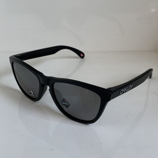 OAKLEY オークリー 【FROGSKINS / Matte Black】 Prizm Black Polarized 日本正規品  ASIAN-FIT 限定 - 横乗り系PROSHOP・スポランです。自然を相手に楽しい「あそび」を提案します。