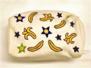 ミラー刺繍マチ付きポーチバナナ（白）の商品画像
