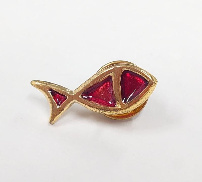 ピンバッジ）ピンバッジ魚 赤クリア 赤
