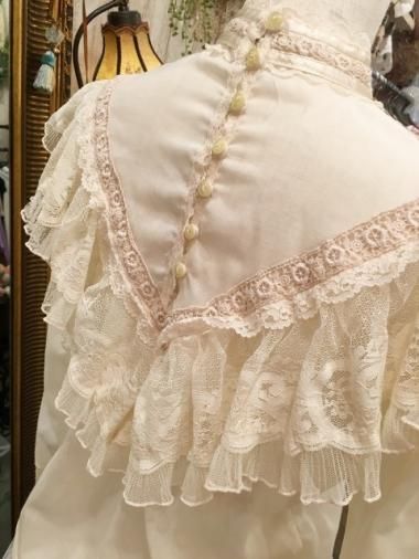 GUNNE SAX 70's デコルテモチーフ付ヴィクトリアンブラウス