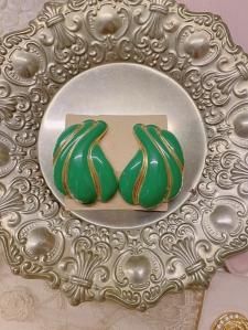  Vintage earring