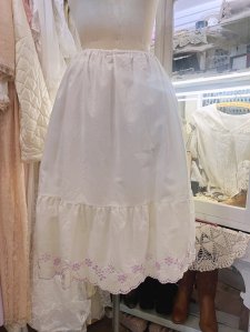 Vintage 裾刺繍ホワイトアンダースカート