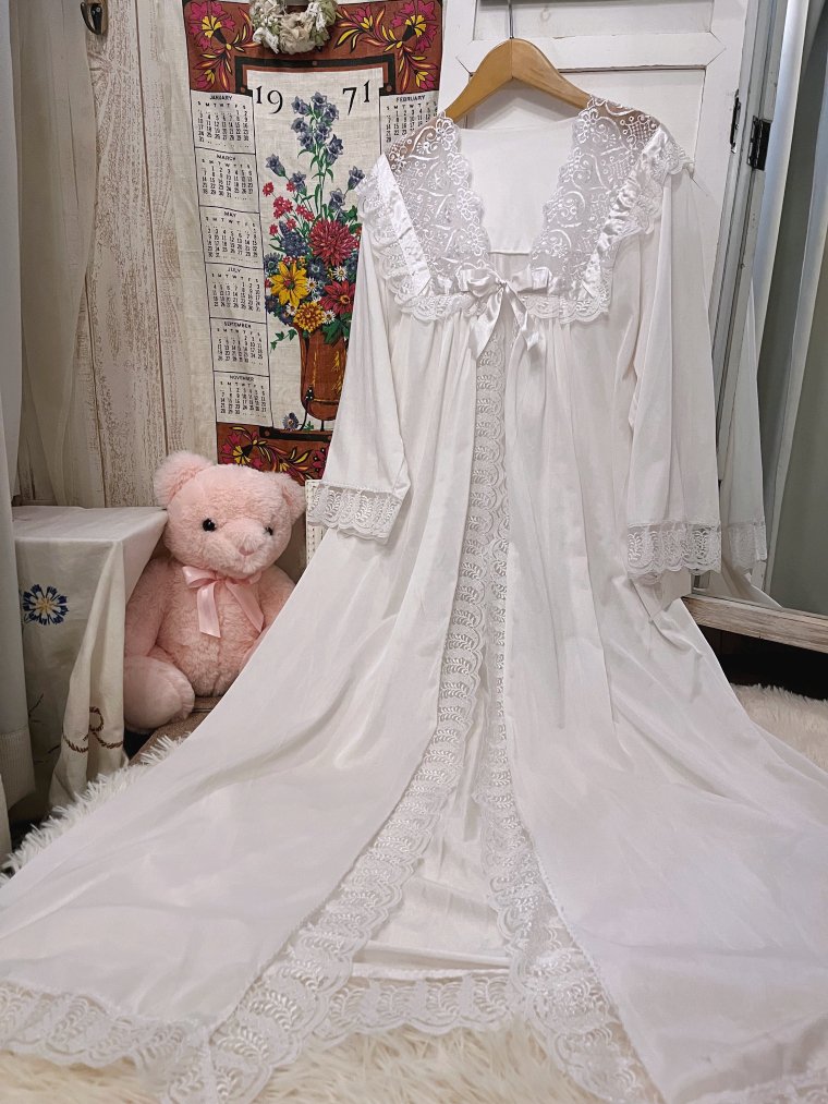 Vintage Nightie ロマンチックハートレースシルキーホワイトガウン