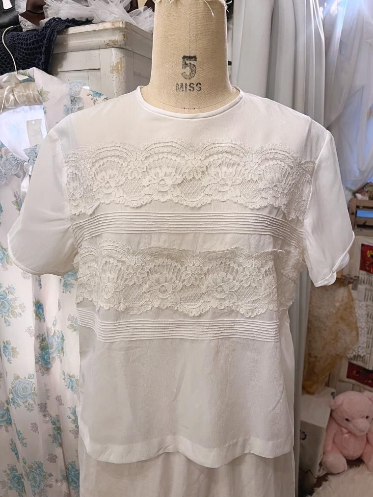 袖レースフリルブラウスの値段と価格推移は？｜0件の売買データ