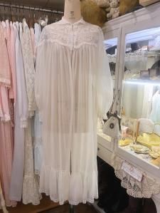vintage nightie 70s デコルテレースパフスリシアーミモレ丈ガウン