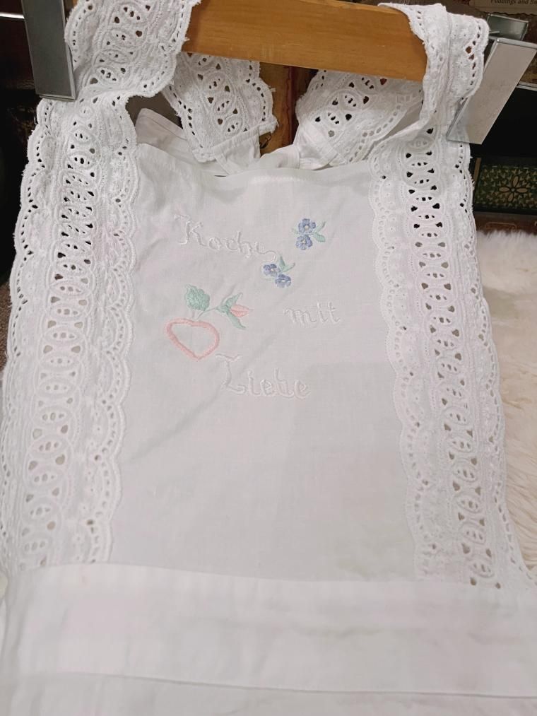 ホワイトコットンエプロン レース付き Vintage 刺繍入りコットンレースホワイトエプロン