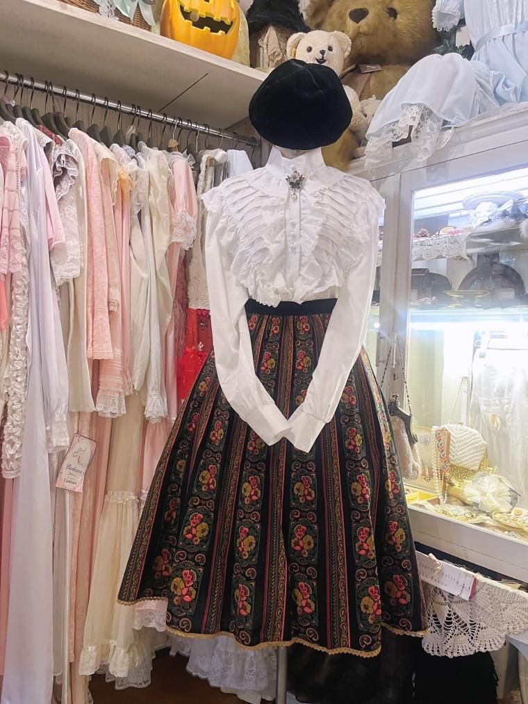 Vintageホワイトレース花柄スカート Vintageホワイトレース花柄スカート