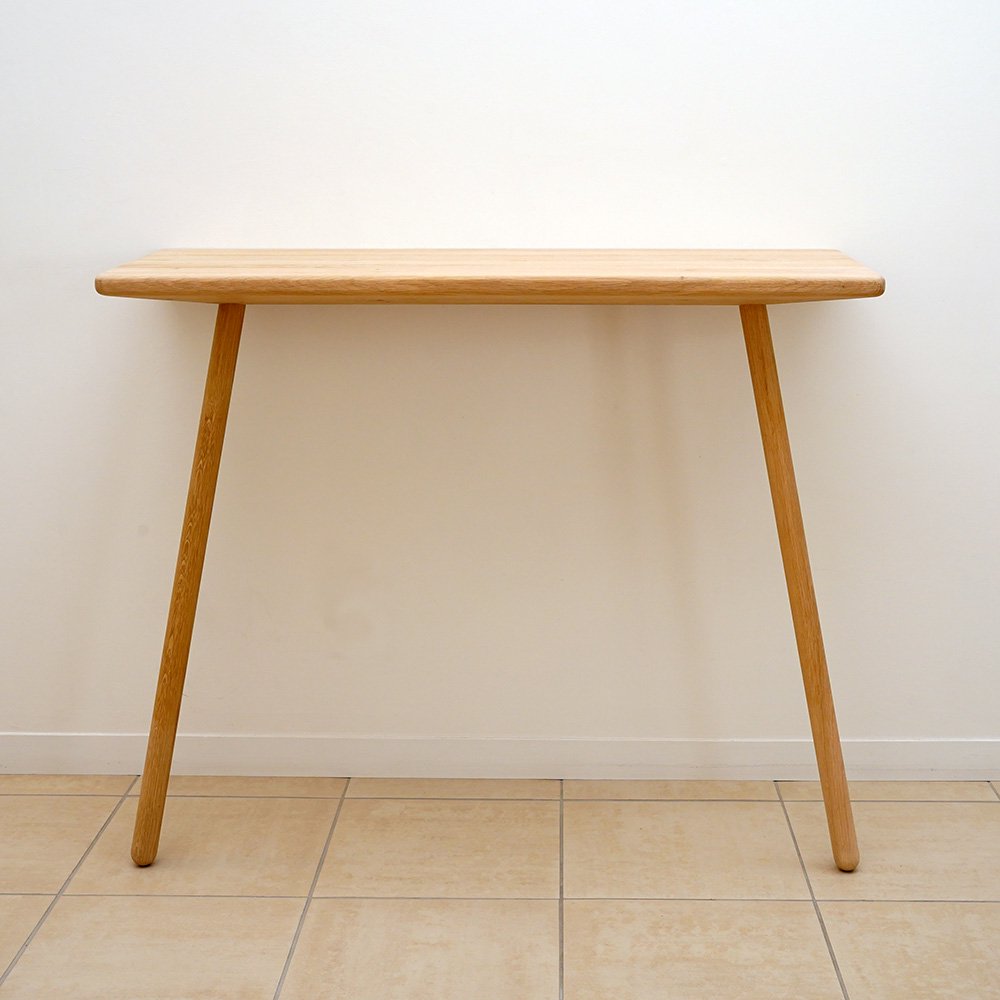 コンパクトな空間に Georg コンソール テーブル