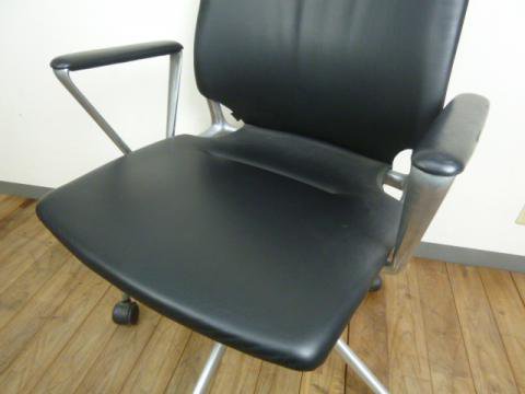 SH430-570mmヴィトラ vitra MEDA Chair(メダチェア）　ブラック　総革張り