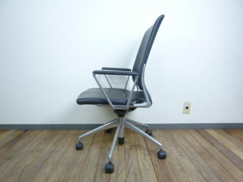ヴィトラ vitra MEDA Chair(メダチェア）　ブラック　総革張り680mm
