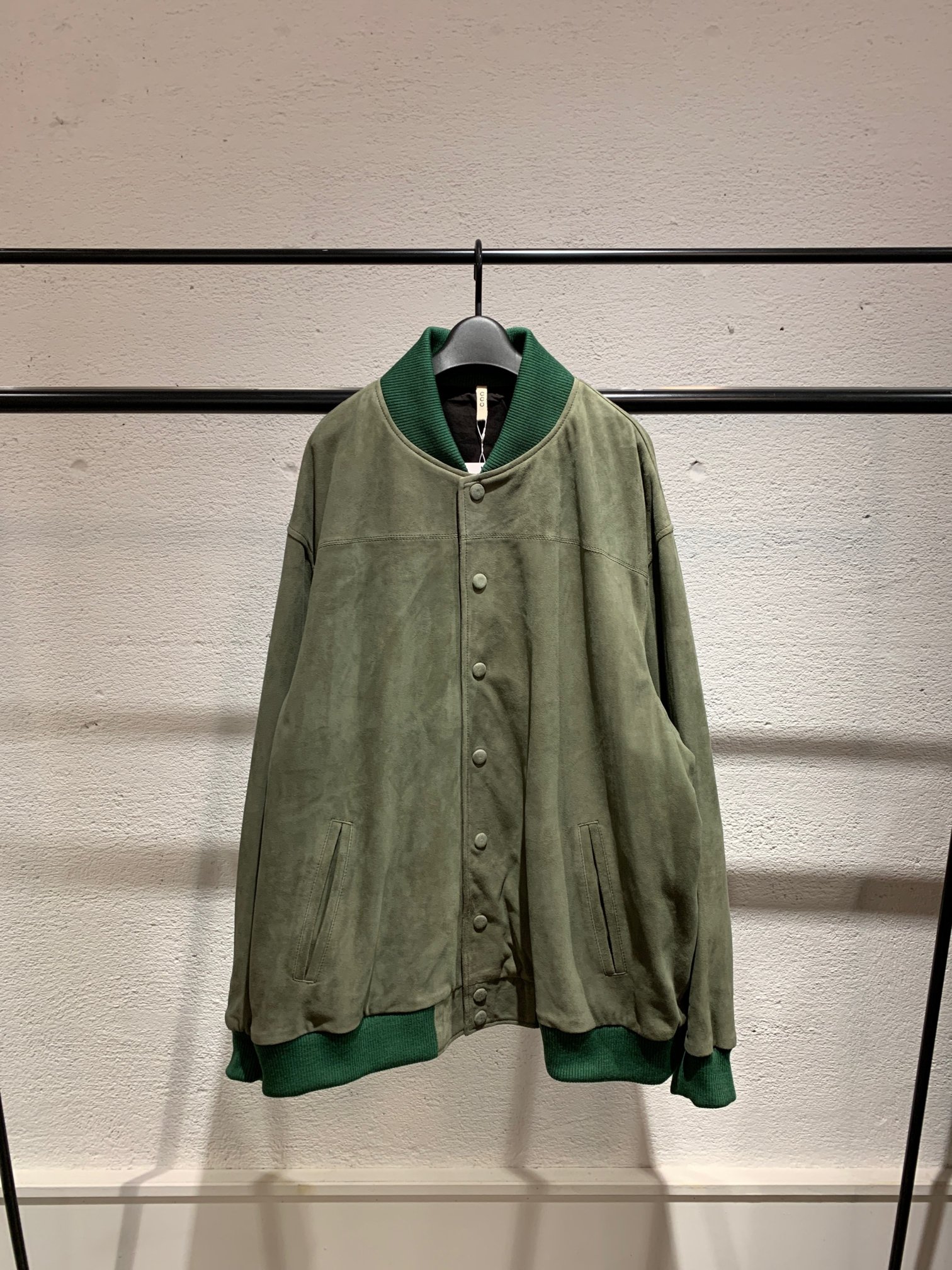 OUTER / ACHROMA