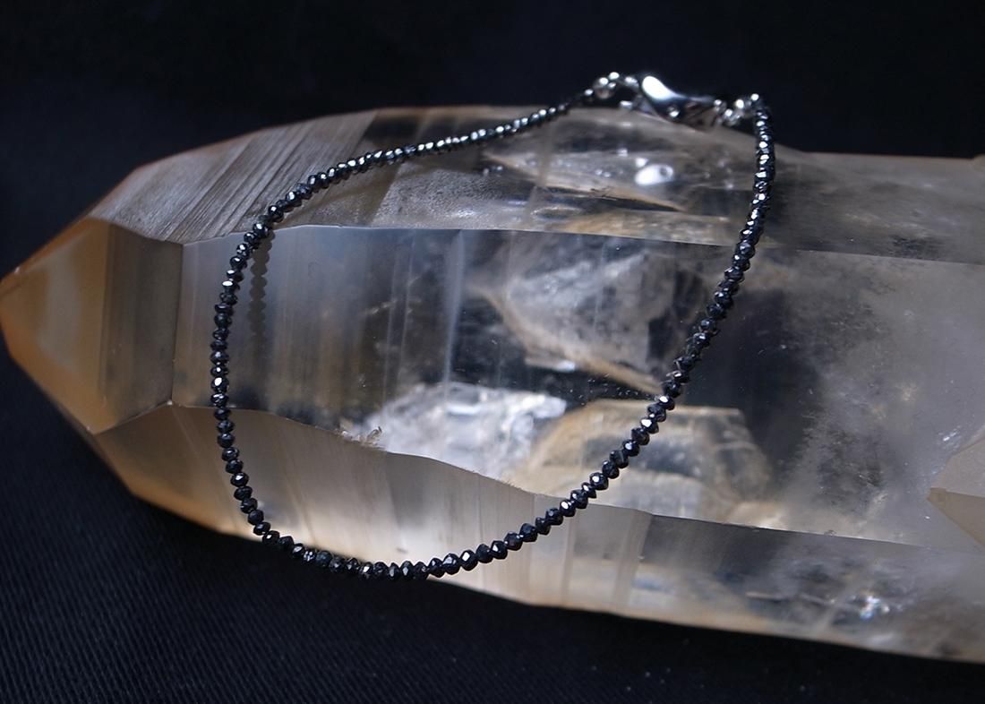 ブラックダイヤモンドとエメラルドのブレスレット ブラックダイヤモンド6.5ct マグネットタイプ ホワイトゴールド