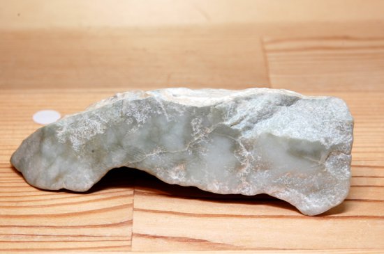 糸魚川　翡翠　原石18000円で購入いたします