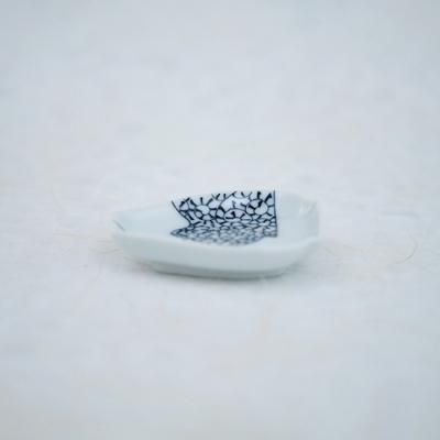 おてしょ皿 壺型（唐草） - 伊万里鍋島焼窯元「青山窯」Online store