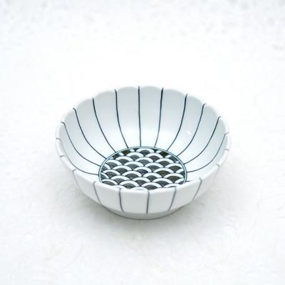 鍋島焼青山窯、透かし菓子鉢です。 鍋島焼青山窯、透かし菓子鉢です。