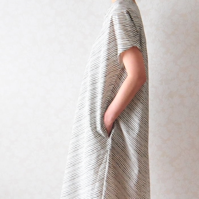 型紙「アナナの衿タックVネックワンピース」フリーサイズと布（オーガニックコットン）230cmのポケット