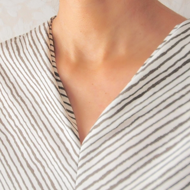 型紙「アナナの衿タックVネックワンピース」フリーサイズと布（オーガニックコットン）230cmのセット衿アップ