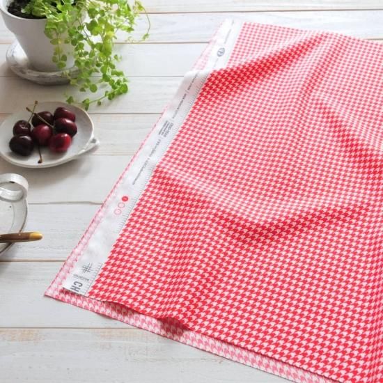 プリント生地 Houndstooth Rouge -ART GALLERY FABRICS 定番エレメンツ 