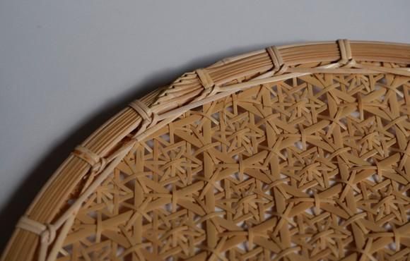 ユウノ竹工房/岡悠 花刺し重ね六ツ目笊 25cm - Farbe