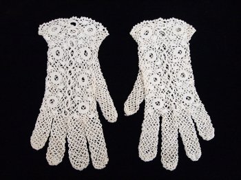 Vintage lace gloves 3