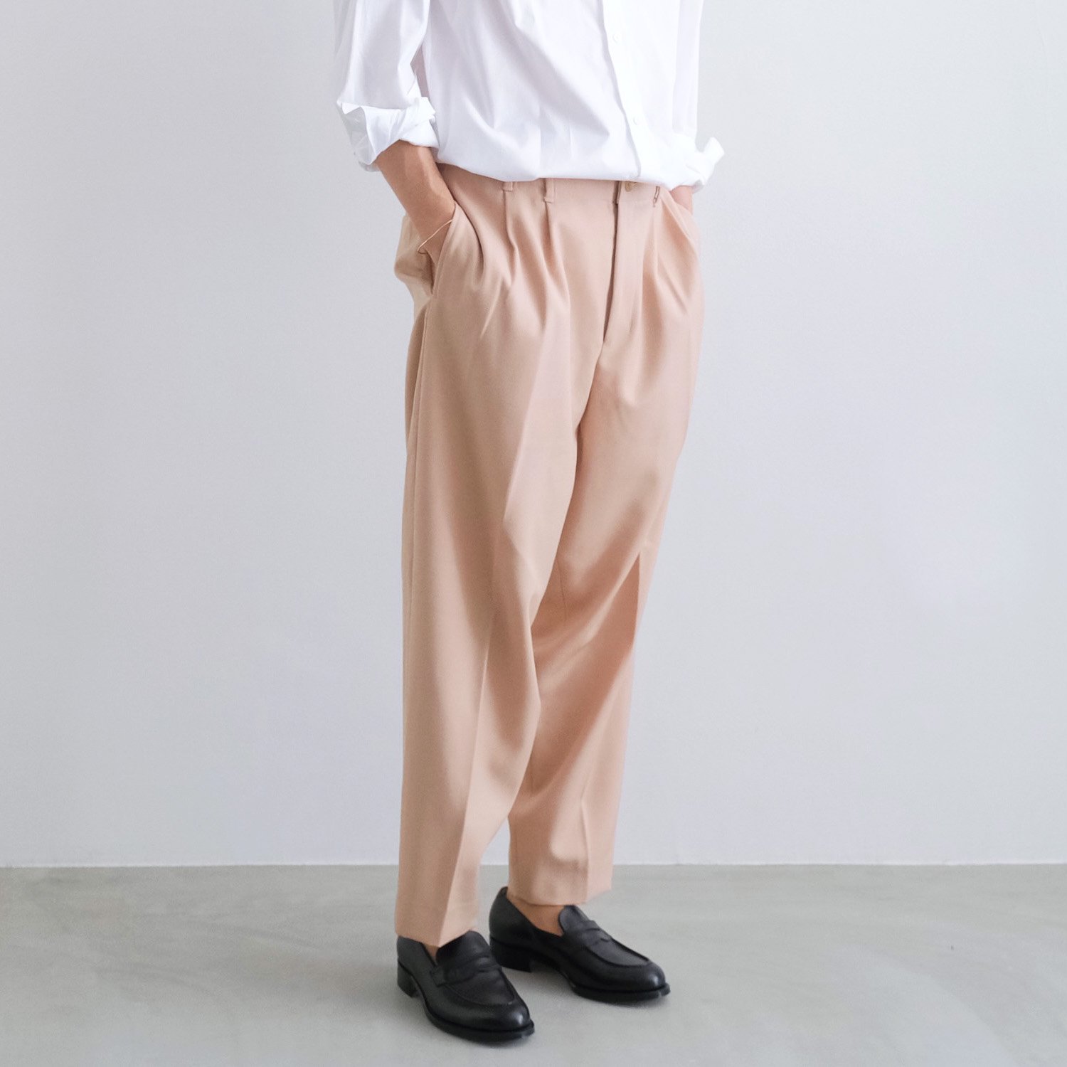 BACK SATIN GABARDINE 2TUCK WIDE TAPERED TROUSERS [FRAPPE] - WUNDER