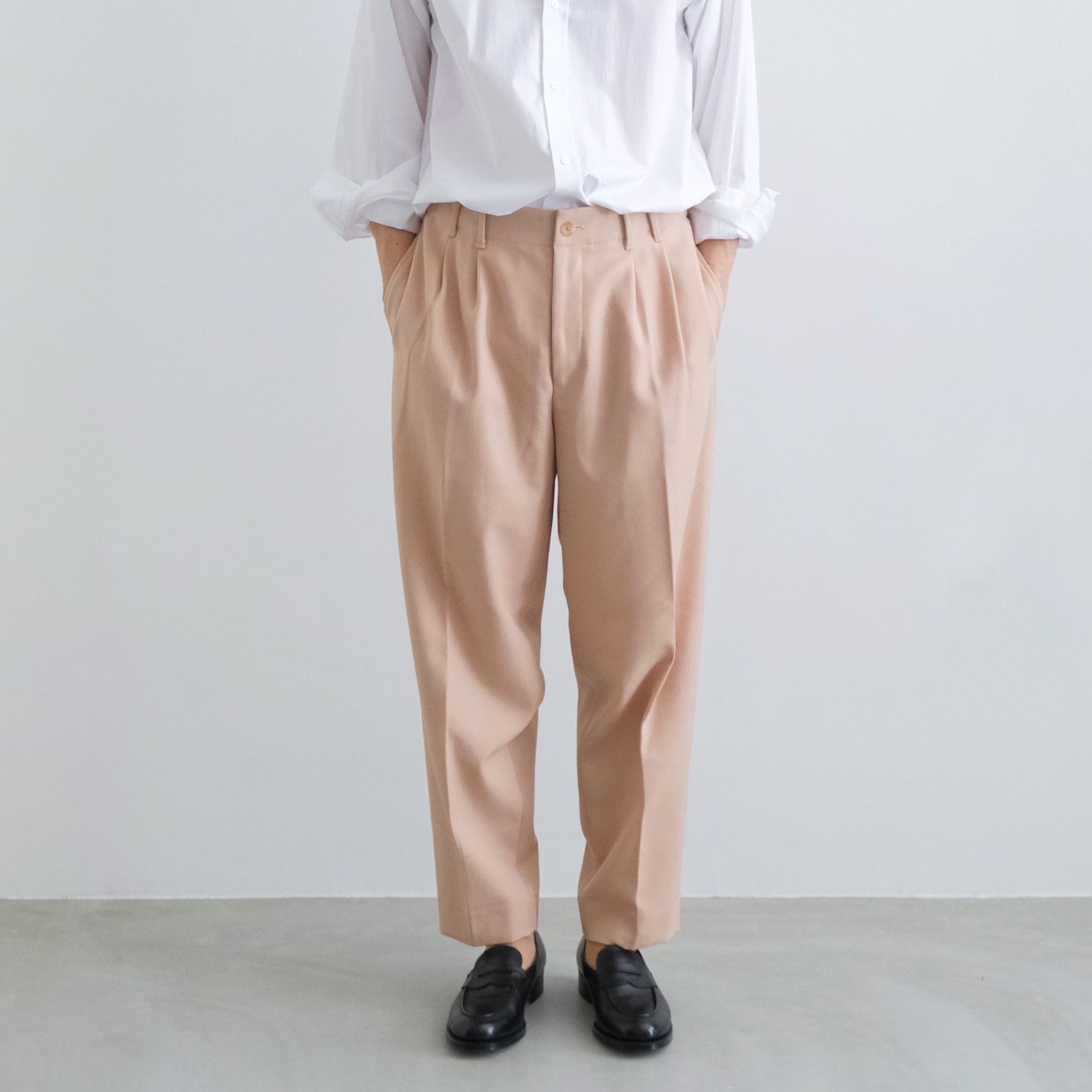 BACK SATIN GABARDINE 2TUCK WIDE TAPERED TROUSERS [FRAPPE] - WUNDER