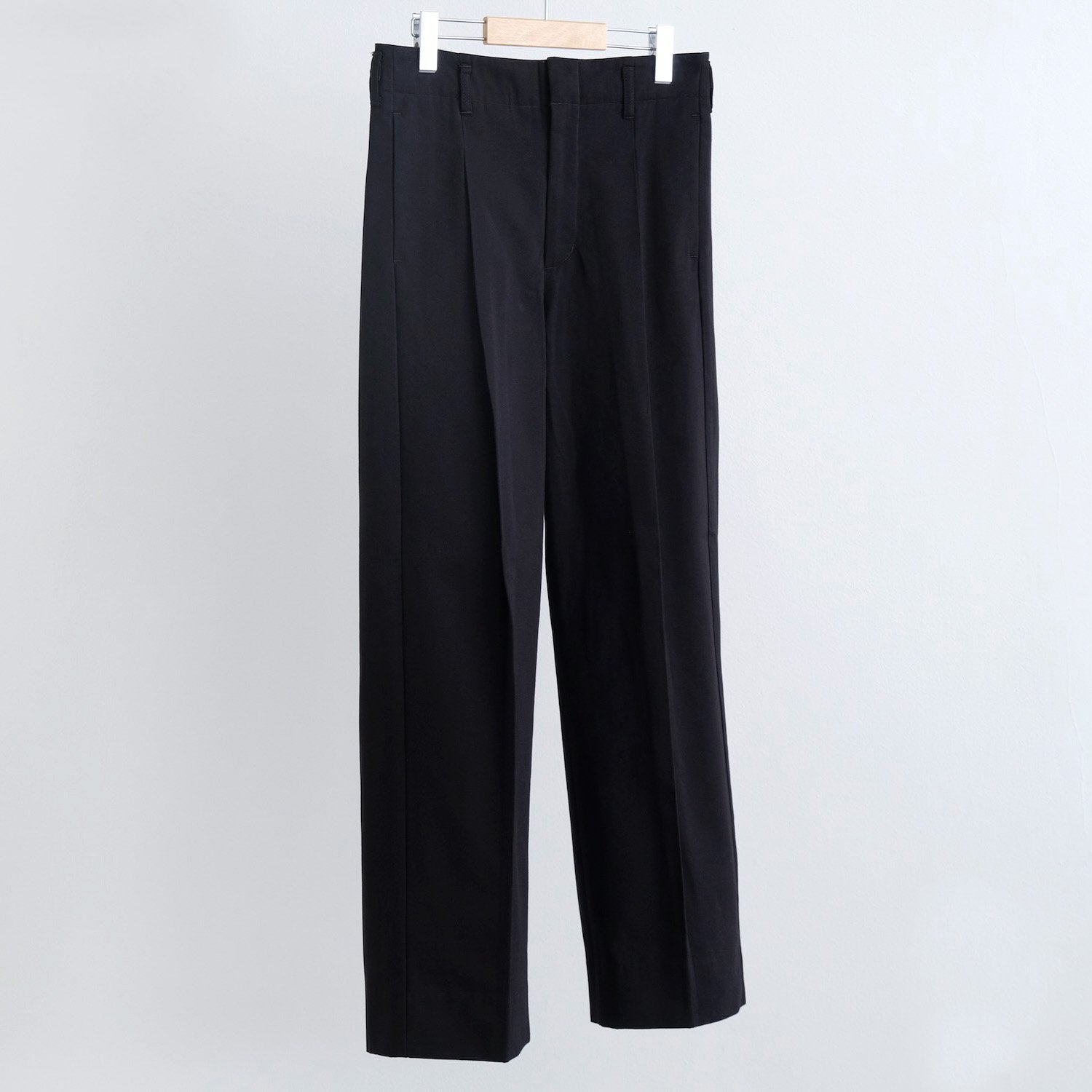 SILK/COTTON CHINO CLOTH SINGLE PLEATED WIDE PANTS [BLACK]