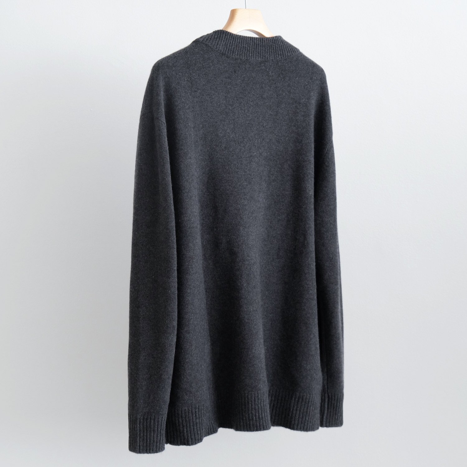 CASHMERE DEEP V-NECK [CHARCOAL] - WUNDER 大阪 セレクトショップ