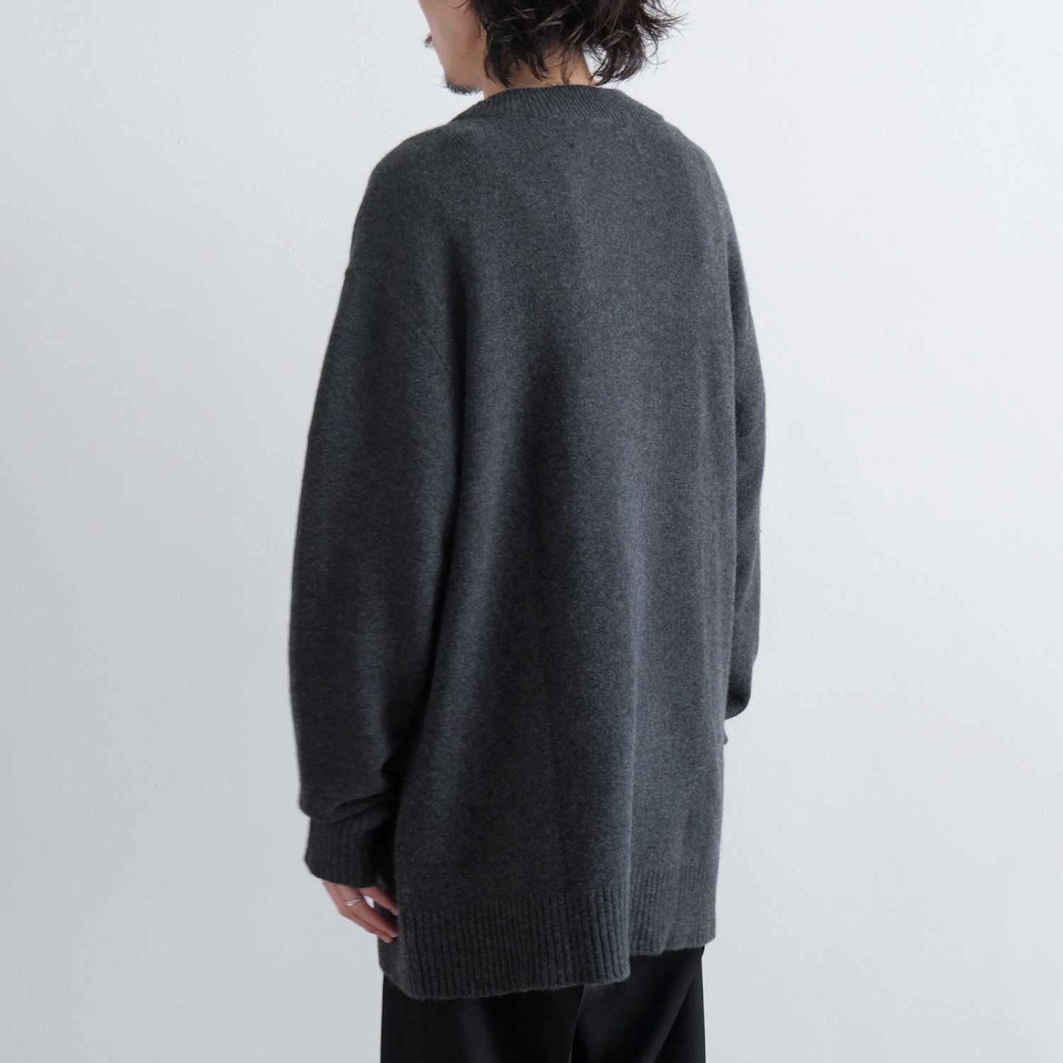 CASHMERE DEEP V-NECK [CHARCOAL] - WUNDER 大阪 セレクトショップ 大阪梅田中崎町 オンラインストア 正規取扱い  通販可能