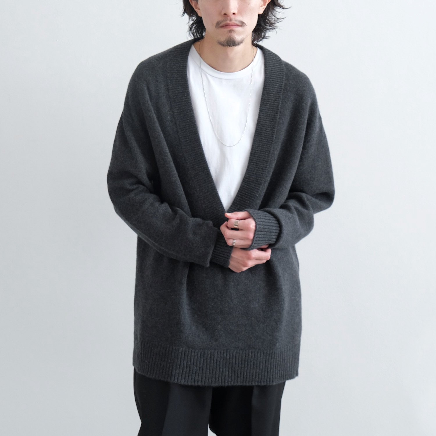 CASHMERE DEEP V-NECK [CHARCOAL] - WUNDER 大阪 セレクトショップ 大阪梅田中崎町 オンラインストア 正規取扱い  通販可能