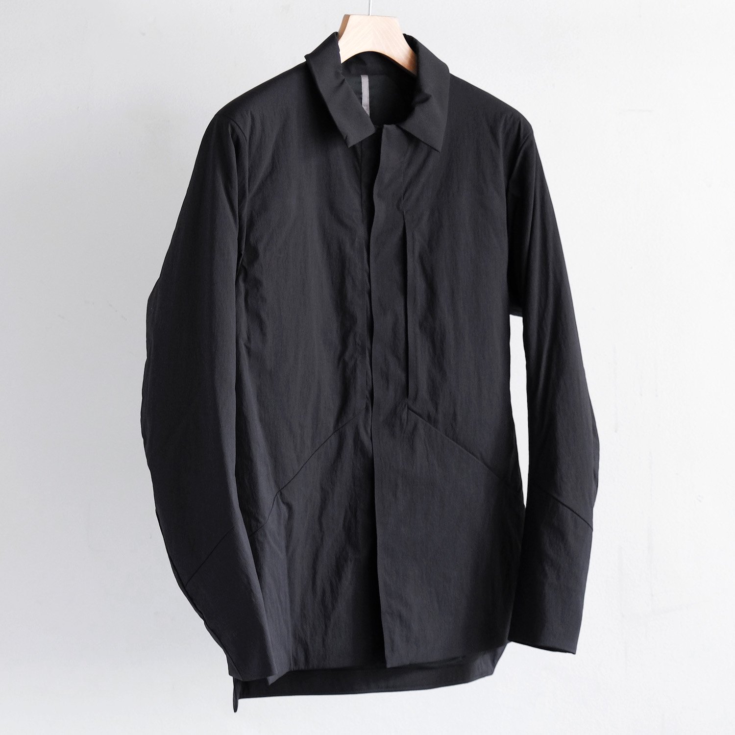 MIONN INSULATED OVERSHIRT [BLACK]