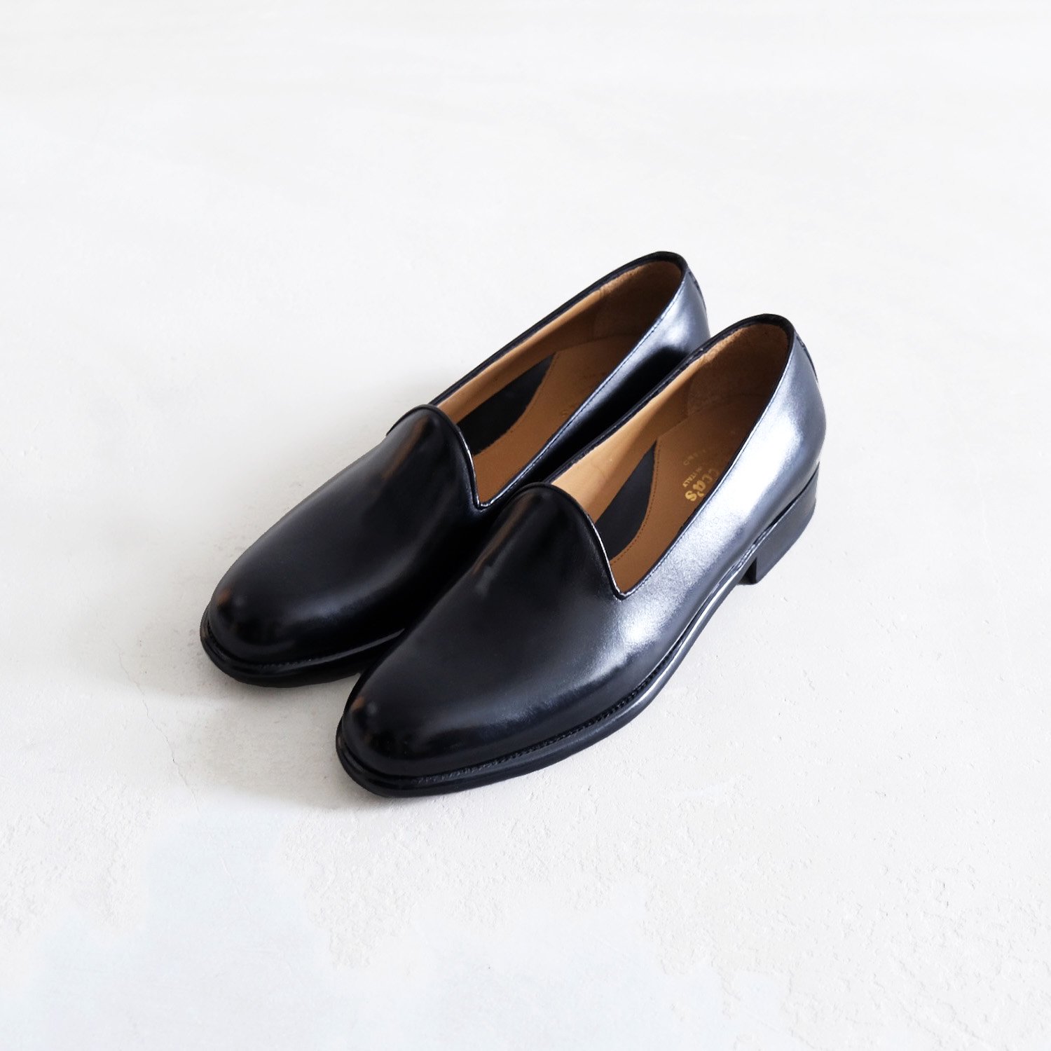 “Kate” PLANE TOE SLIP ON / Exclusive for WUNDER, [BLACK/Freudenberg Box  Calf] - WUNDER 大阪 セレクトショップ 大阪梅田中崎町 オンラインストア 正規取扱い 通販可能