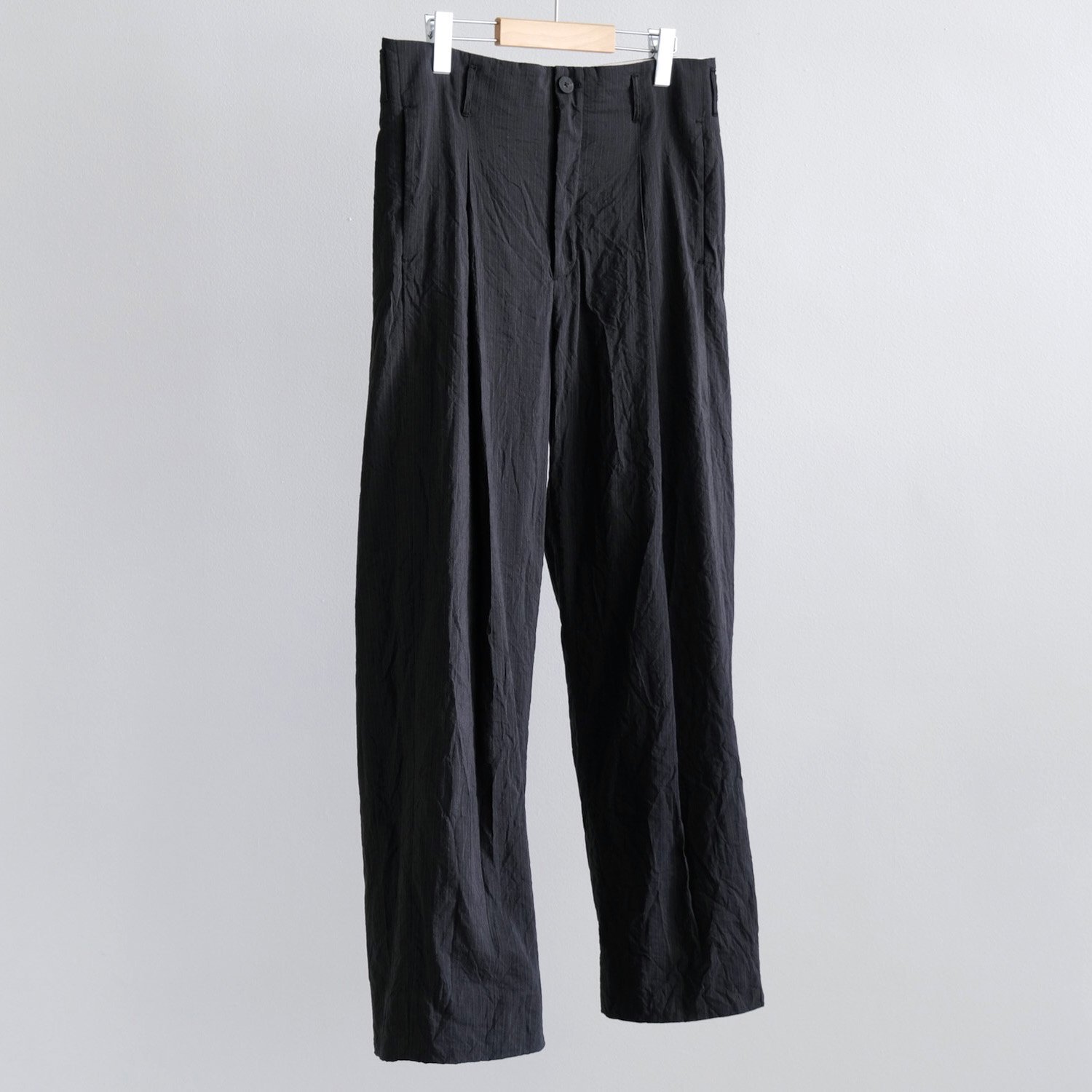 Co/Li STRIPE CLOTH SINGLE PLEATED WIDE PANTS [BLACK STRIPE]