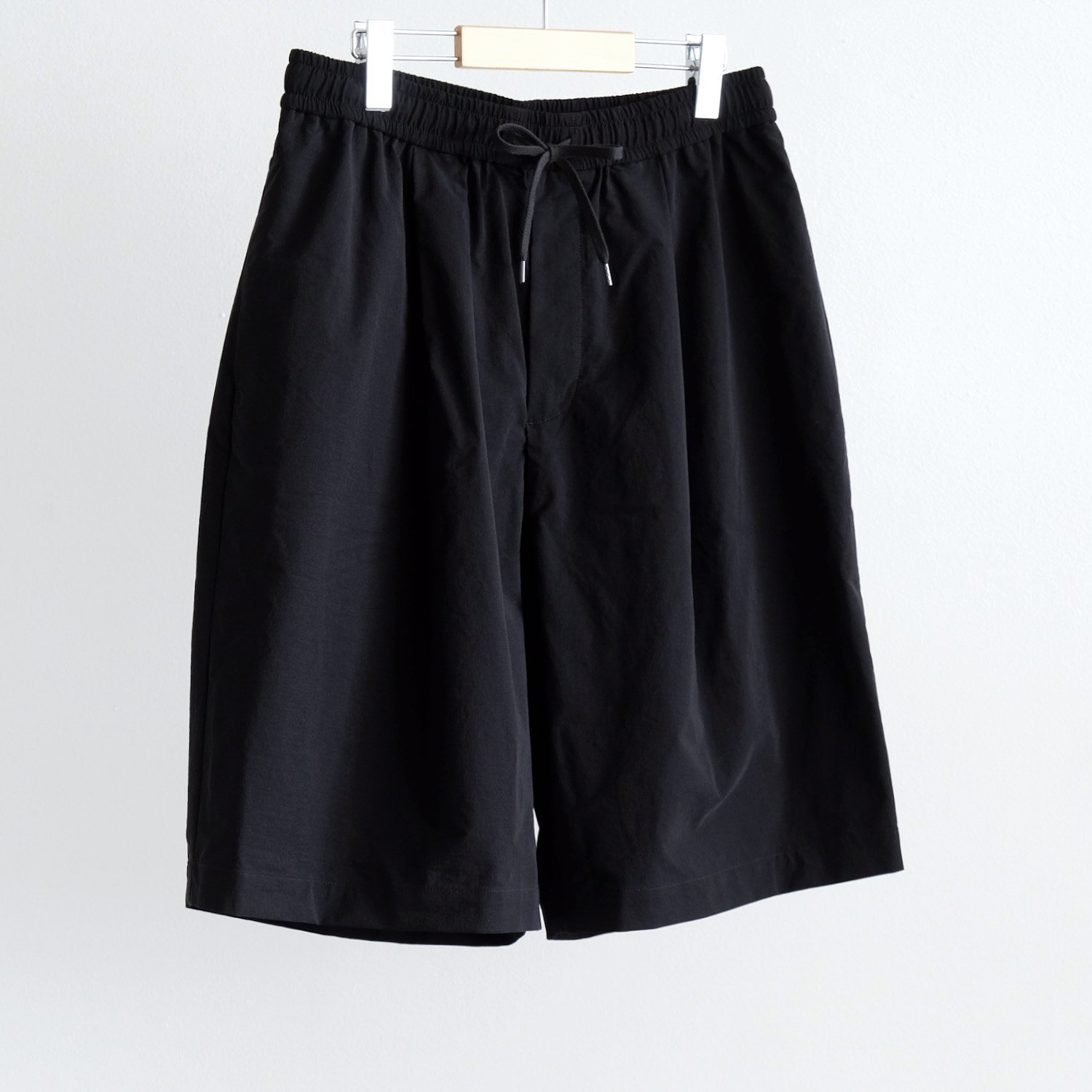 STRETCH WOOLY NYLON WIDE EASY SHORTS [BLACK]