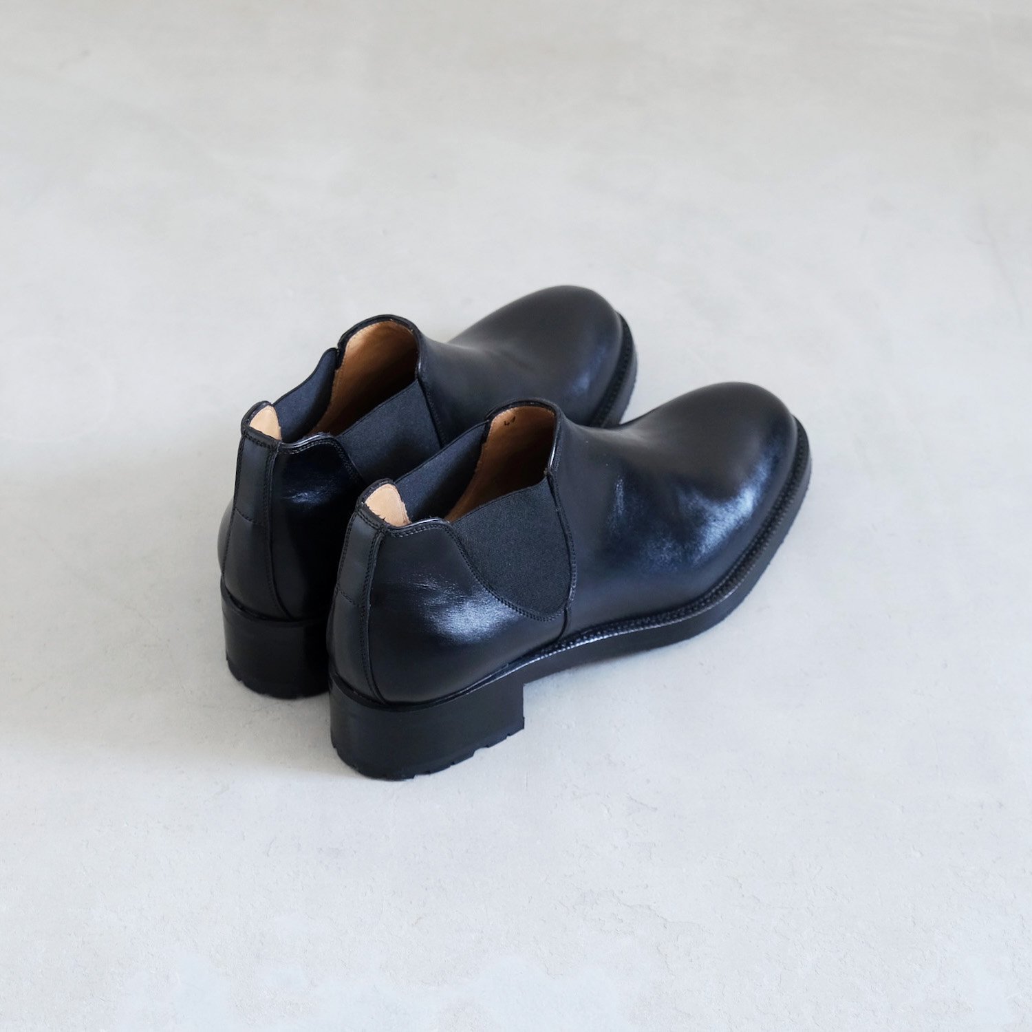 SIDE GORE SHORT BOOTS / VIBRAM TUSCANY SOLE [BLACK/Freuderg Calf] - WUNDER  大阪 セレクトショップ 大阪梅田中崎町 オンラインストア 正規取扱い 通販可能