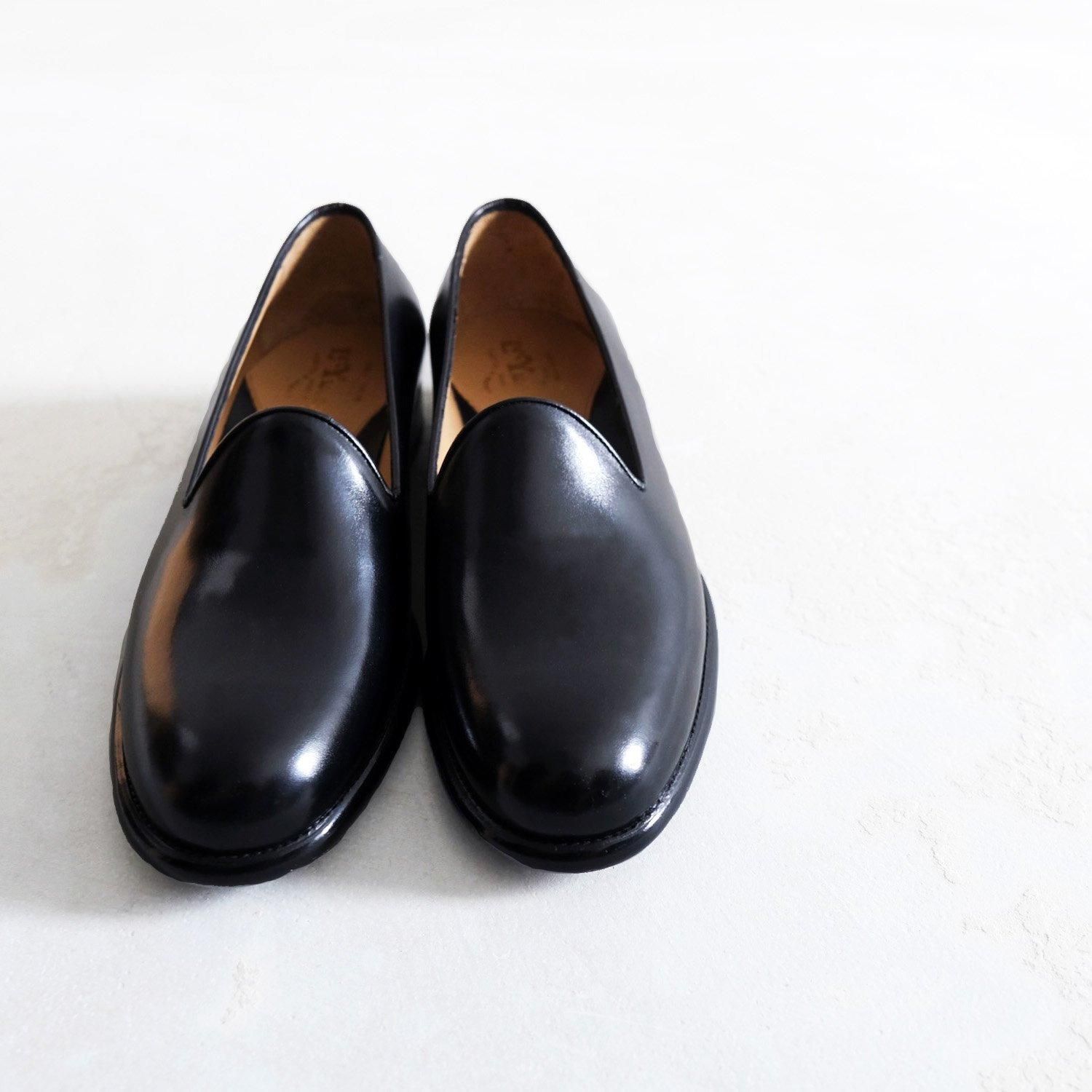 Kate” PLANE TOE SLIP ON / Exclusive for WUNDER [BLACK