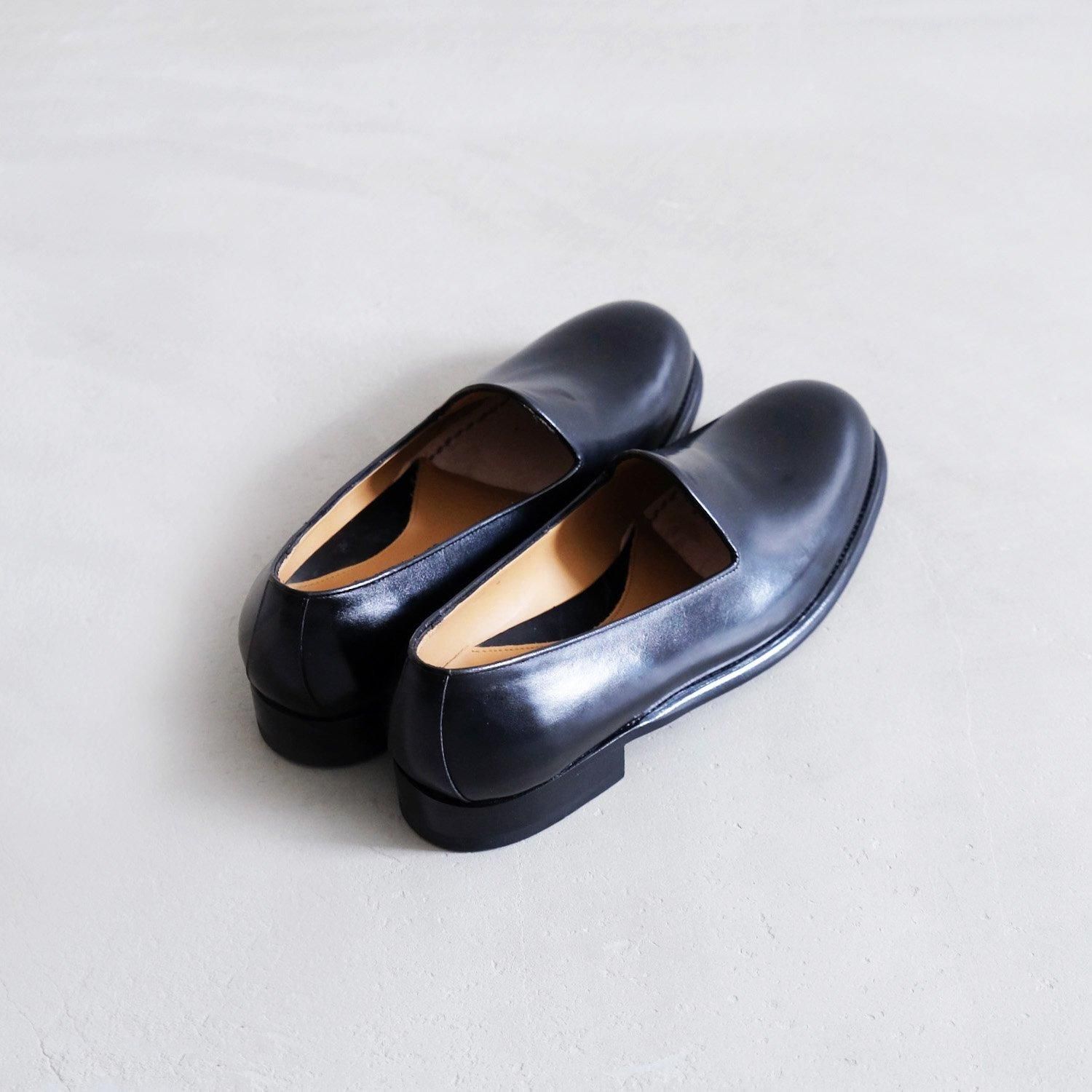 Kate” PLANE TOE SLIP ON / Exclusive for WUNDER [BLACK