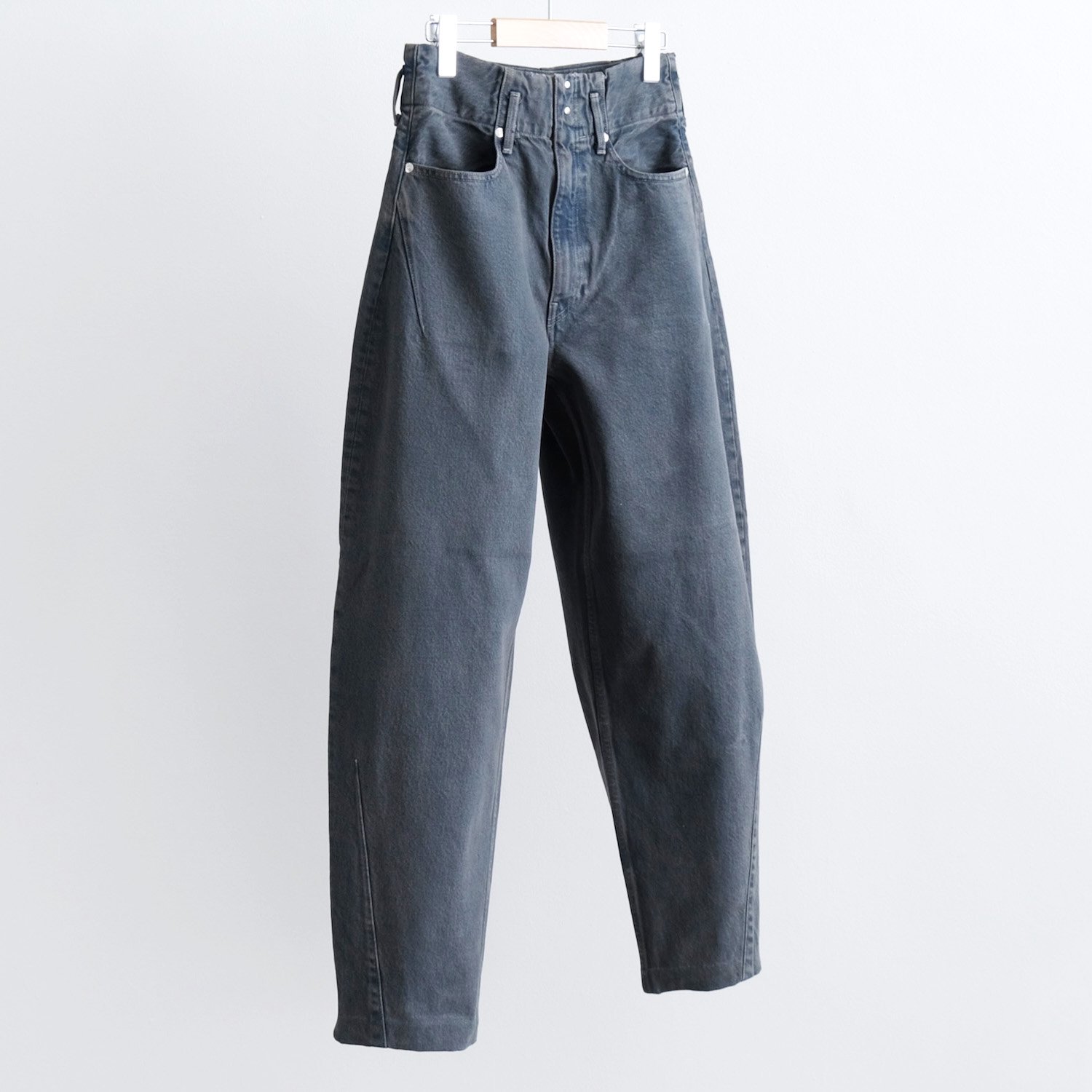 TAPERED JEAN TROUSERS [GRAY]