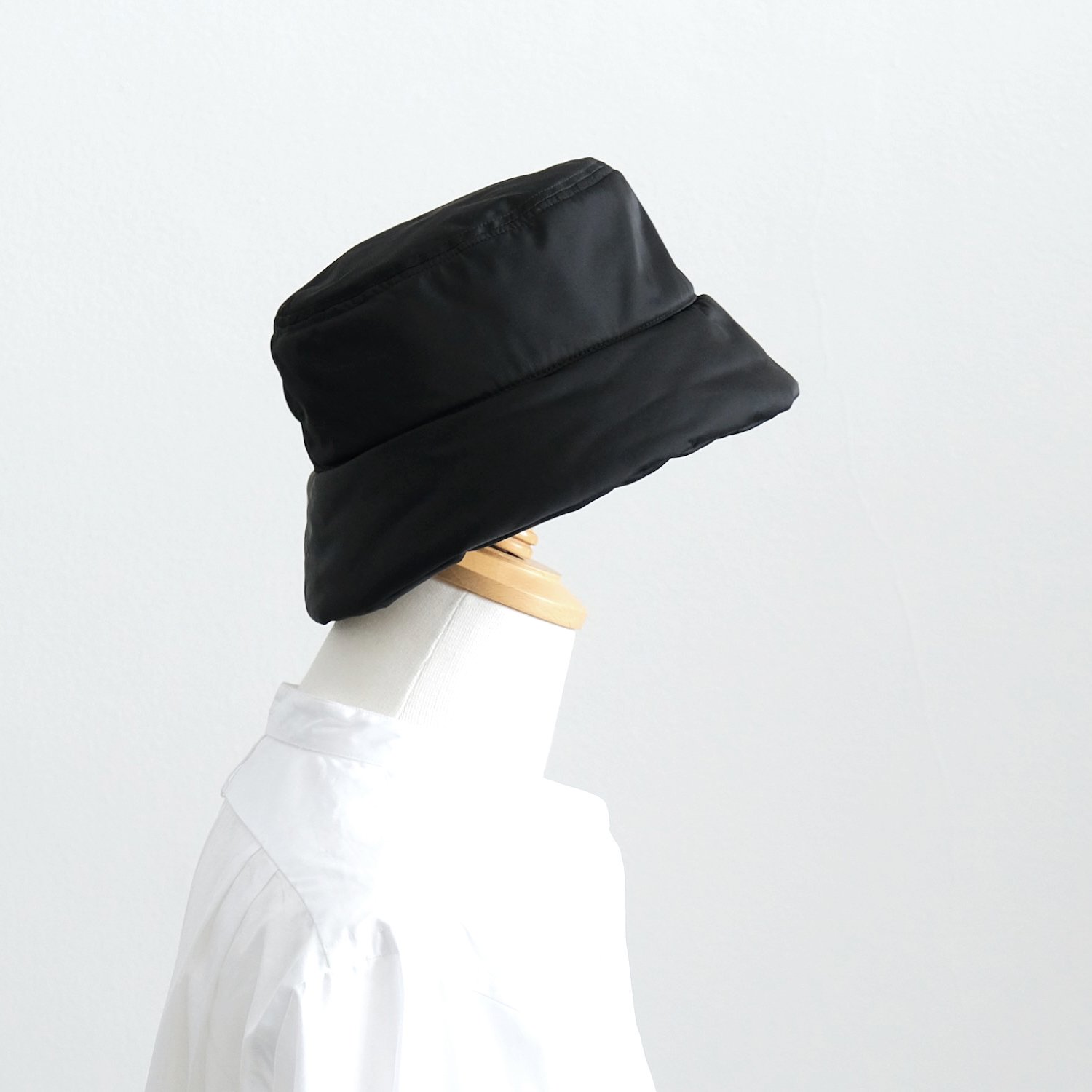 PADDED BRIM HAT [BLACK]