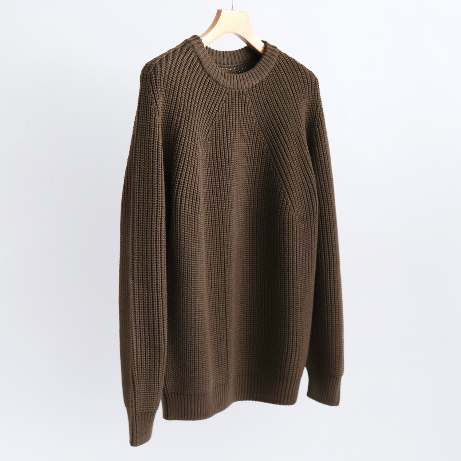 SIGNATURE CREW NECK [OLIVE]