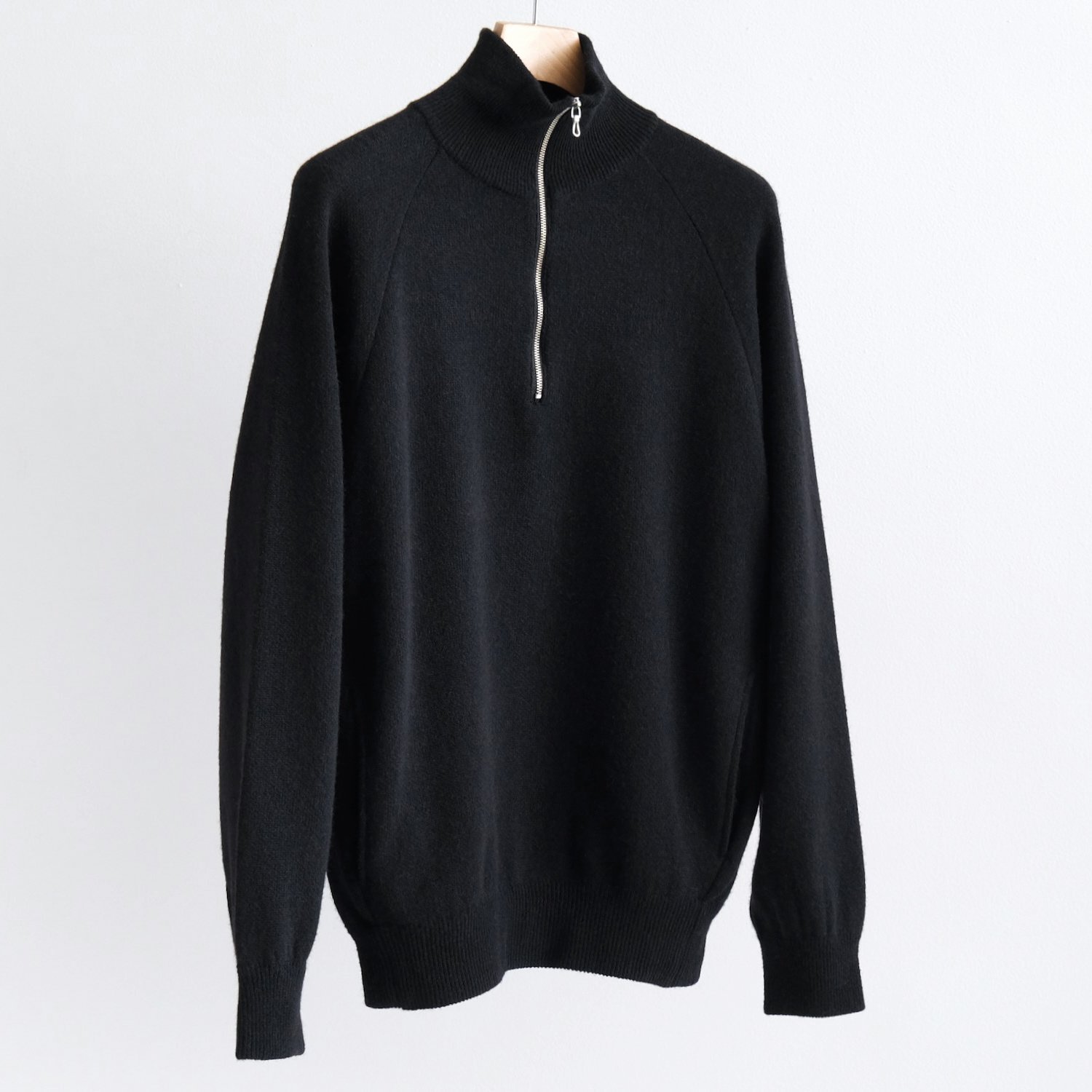 BACKLOOP CAMEL HALF ZIP [BLACK]