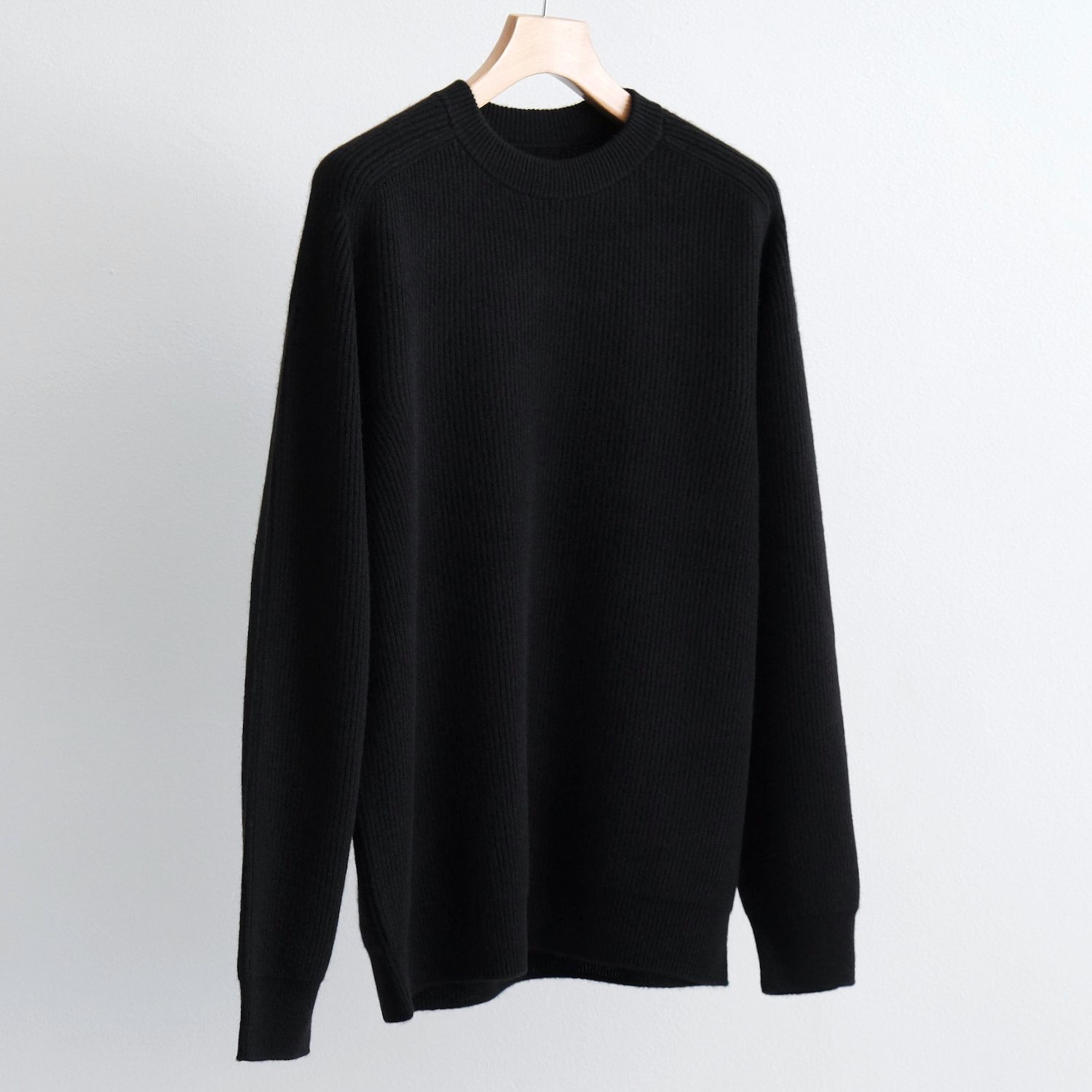 INNOCENT CASHMERE RIB CREW NECK [SOLID BLACK]