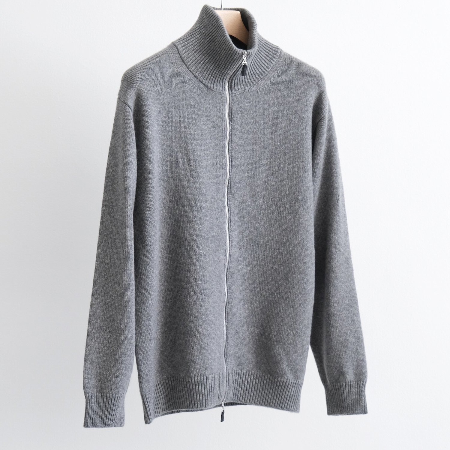 MIDDLE WEIGHT INNOCENT CASHMERE DRIVERS KNIT [GRAY]