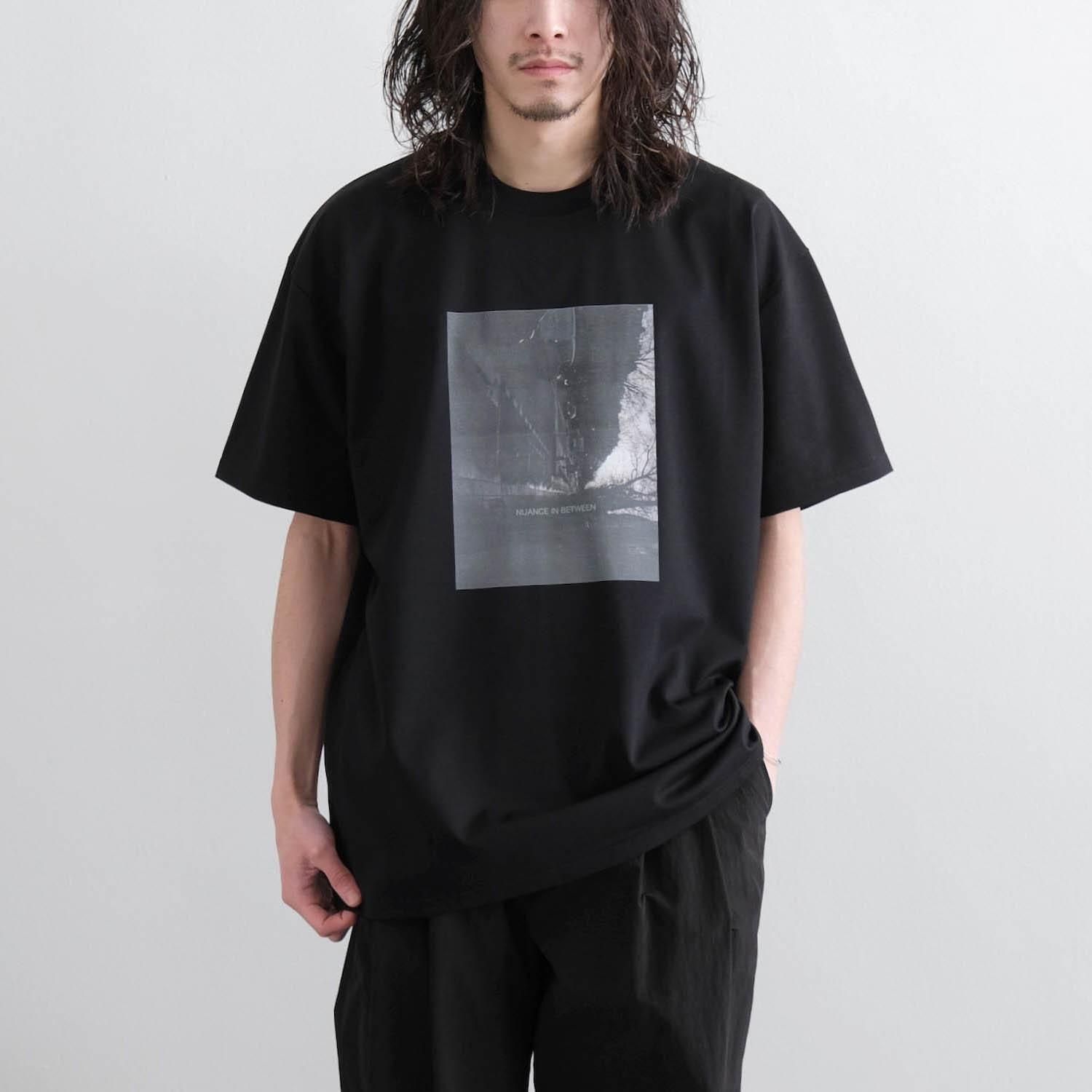 OVERSIZED PRINT TEE -NUANCE- [BLACK]
