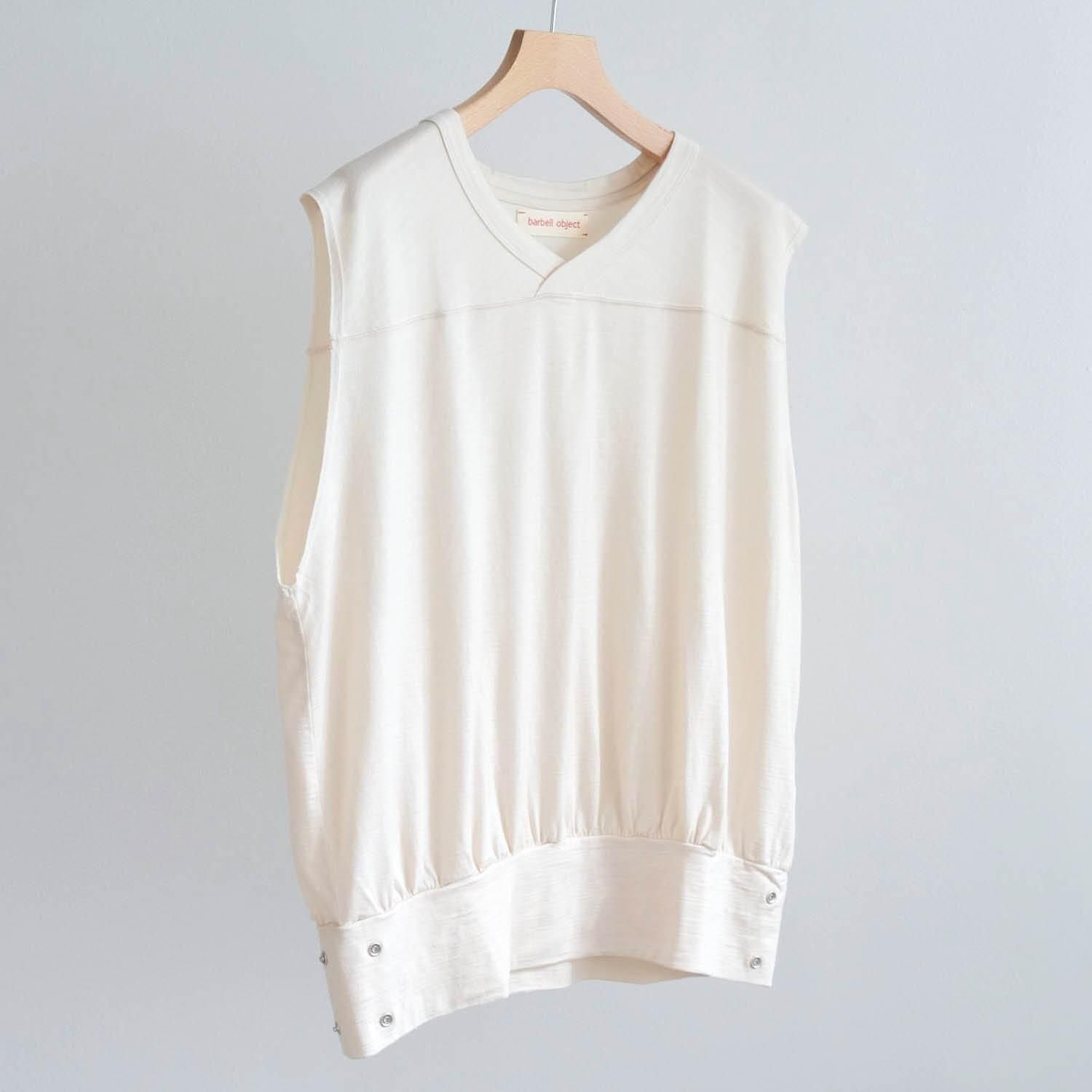 【HELENE PARIS】snap neckline half sleeve ★韓国人気★追跡付 HELENE PARIS(ヘレネパリス) - 海外通販のBUYMA