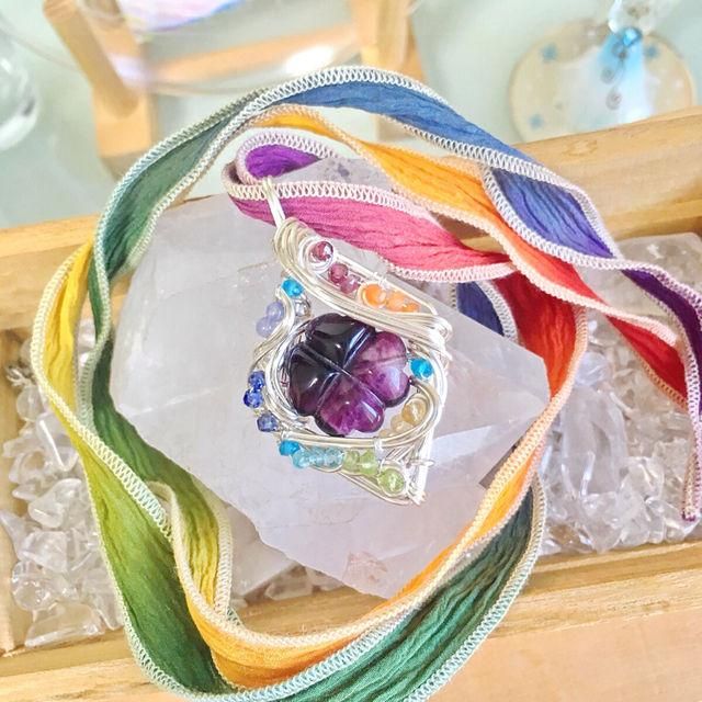 イベント作品【虹の風車】Pendant Top - 虹色の花＊天然石と