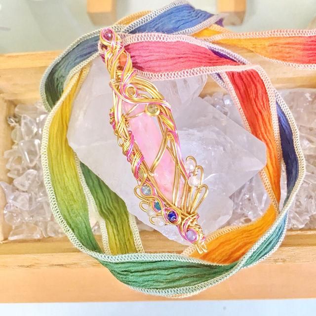 完璧主義 イベント作品【虹色の鍵】Pendant 虹色の花＊天然石と - Top ビーズ、ガラス