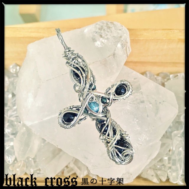 black cross -黒の十字架- 】小サイズ Pendant Top - 虹色の花＊天然石 ...