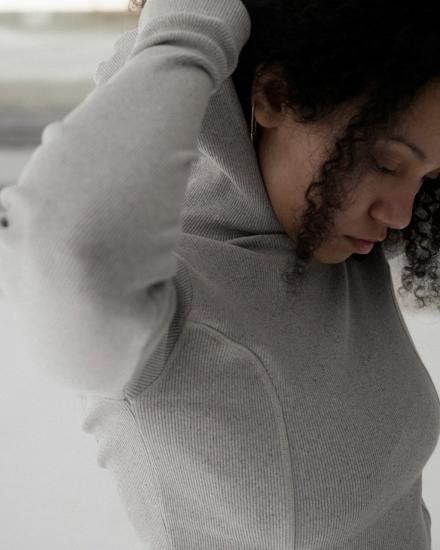 BASERANGE HANIFA HOODIE フーディー ダークブラウン BASERANGE HANIFA HOODIE フーディー ダークブラウン